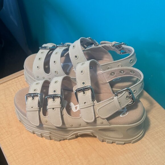 Buffalo Shoes - Buffalo platform sandals ~ 40